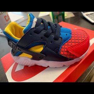 Nike 5C kids sneakers BRAND NEW